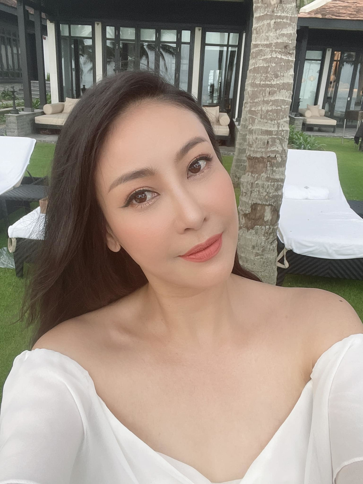 Hoa hậu Hà Kiều Anh khoe mặt mộc trẻ đẹp ở tuổi 44.