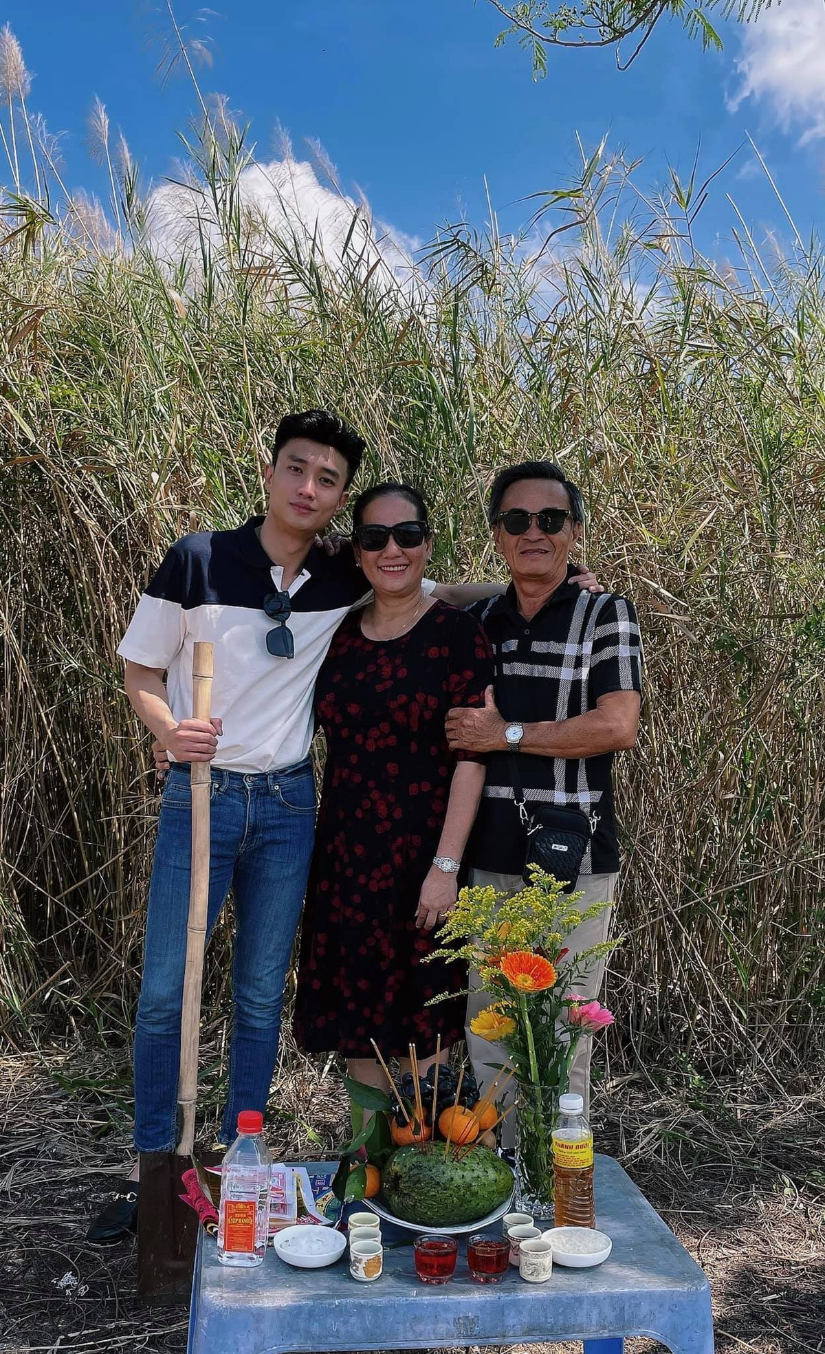 Diễn viên Quốc Trường bị cha mẹ bắt làm việc ngay ngày Quốc tế lao động 1/5.