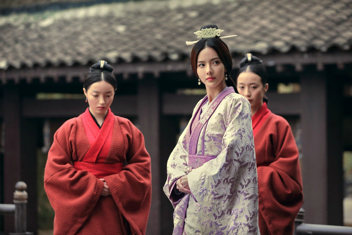 Tieu thu khue cac tro thanh sung phi, bi vu oan dung 