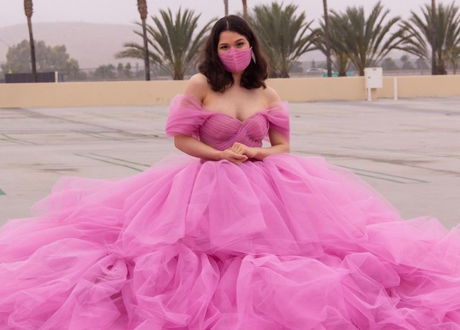 Nu sinh 9x noi tieng voi bo vay 