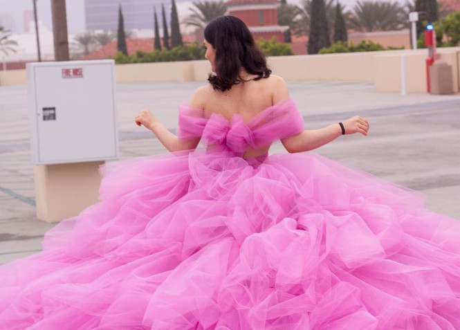 Nu sinh 9x noi tieng voi bo vay 