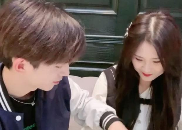 Oai oam trai dep kiem bon tien nho lam ban trai theo ngay