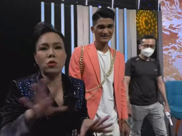 Viet Huong tiet lo nang do cho Mac Van Khoa va Le Duong Bao Lam