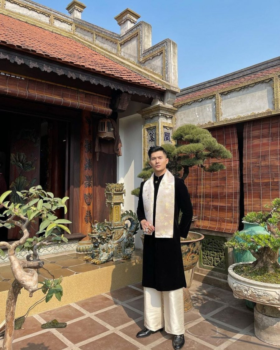 Ban trai Le Quyen, Lam Bao Chau la tay choi kim cuong dich thuc