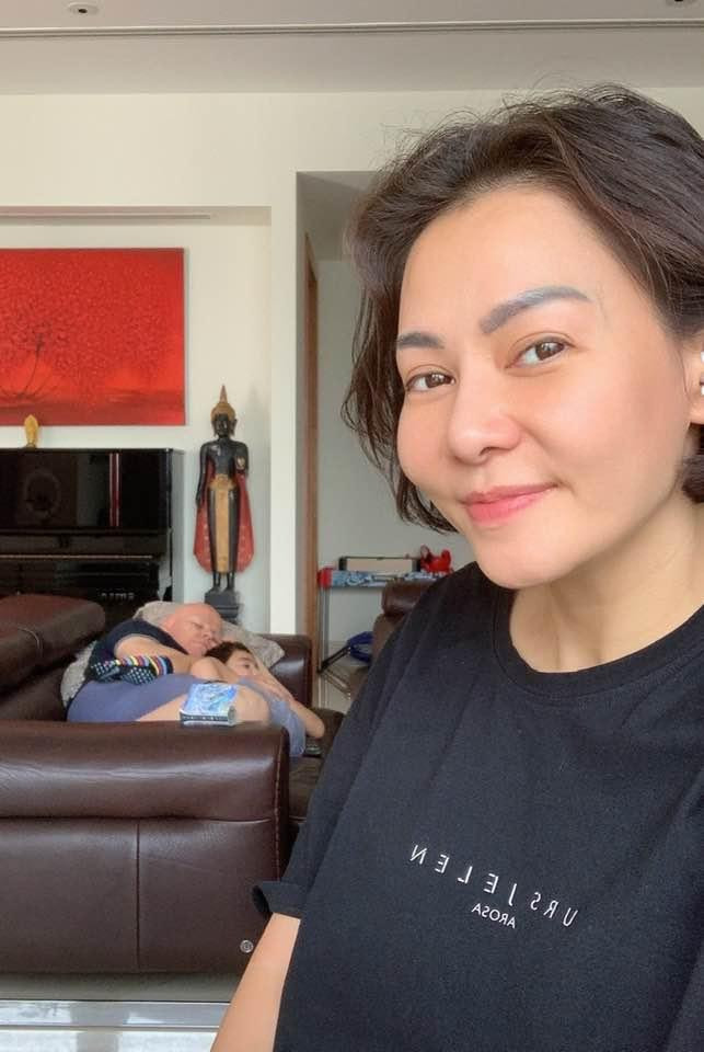 Được biết vợ chồng Thu Minh đang sống tại Singapore, nguyên nhân bởi mắc kẹt thời gian dài vì dịch bệnh.