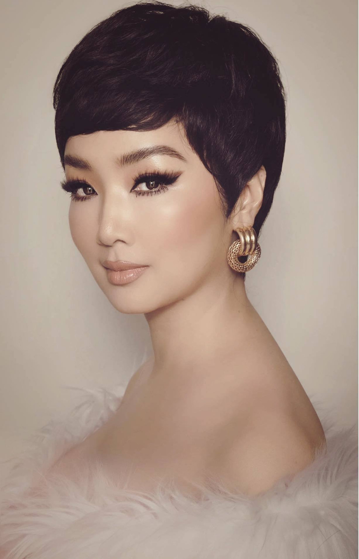 Hoa hậu Đền Hùng Giáng My xinh đẹp lộng lẫy với kiểu tóc ngắn ấn tượng.