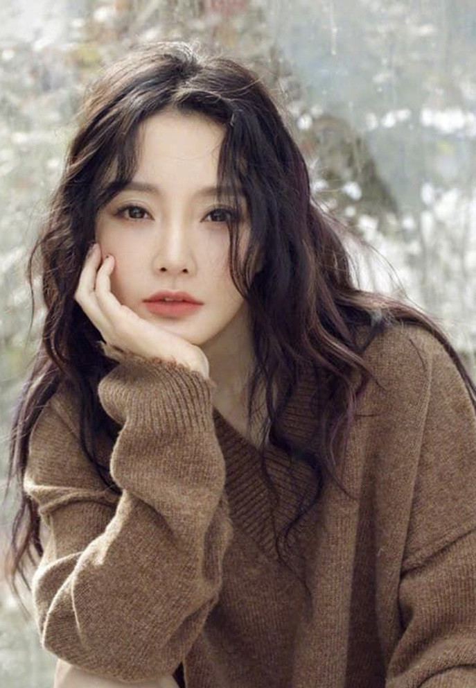 Trên Weibo, cư dân mạng gọi Lý Tiểu Lộ là “dâm phụ”, “người đàn bà thích ngoại tình sau lưng chồng”... Nhiều tờ báo nhận định việc cô có thể quay trở lại hoạt động sôi nổi như trước gần như là con số 0.