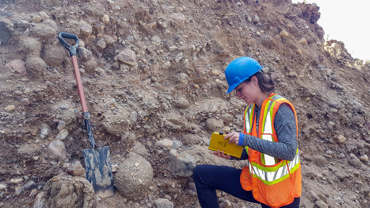 Rùng mình hồ nước khổng lồ bị rút sạch nước với tốc độ "quái vật" - Hình 2 Rung minh ho nuoc khong lo bi rut sach nuoc voi toc do