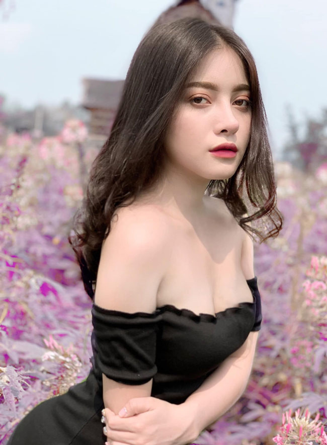 Cô còn được cho là có nhiều nét hao hao với mỹ nhân Hàn Quốc - Nancy (thành viên của nhóm nhạc Momoland).