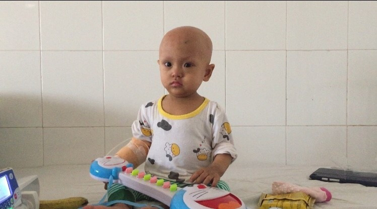 Xot xa be gai 2 tuoi hoai tu ngon tay do mac benh ung thu-Hinh-2