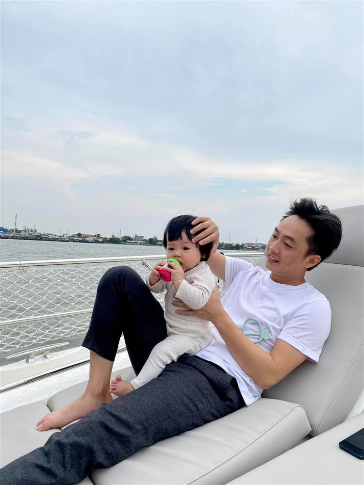 Những khoảnh khắc đáng yêu khác của cặp bố con nổi tiếng Cường Đô La.