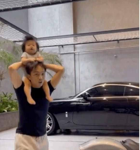 ách đây ít ngày, Cường Đô La biến garage bạc tỷ thành khu vui chơi cho con gái.