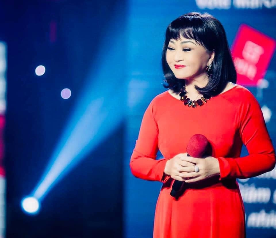 Ở tuổi 65, danh ca Hương Lan vẫn xuất hiện thường xuyên với các khán giả yêu tiếng hát của mình. Hương Lan cũng thường chia sẻ những hình ảnh đi diễn, hội ngộ bạn bè nghệ sĩ trên trang cá nhân.