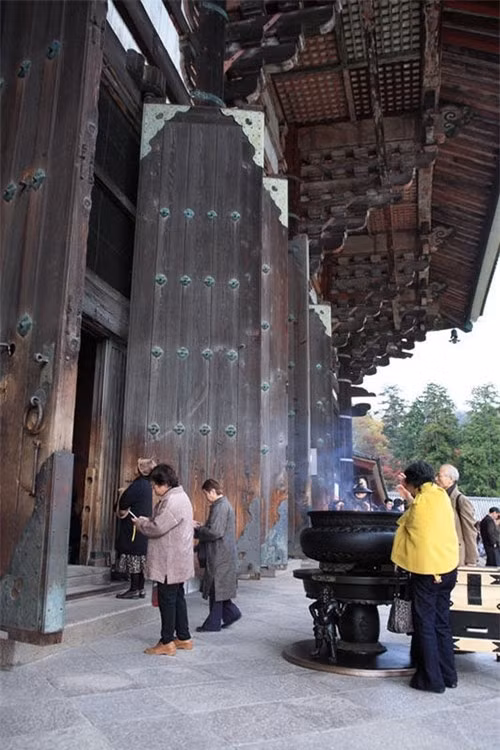 Khám phá ngôi chùa có bức tượng Phật bằng đồng mạ vàng lớn nhất thế giới ảnh 2