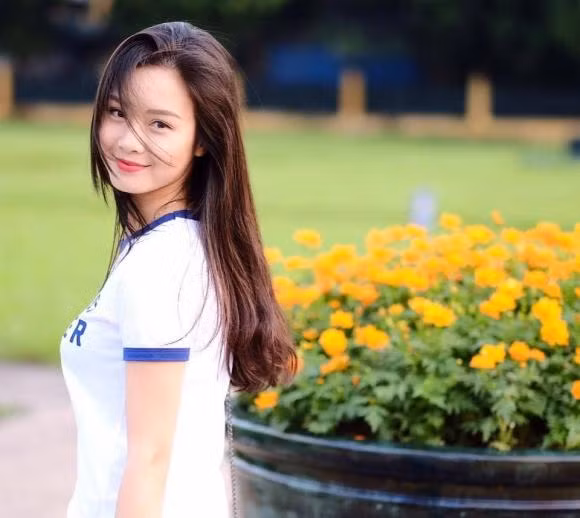 Với nhiều MC truyền hình, gương mặt xinh xắn, trẻ trung là một lợi thế lớn thế nhưng đó lại là một điểm vướng mắc của BTV Minh Hằng khi cô được lên sóng.