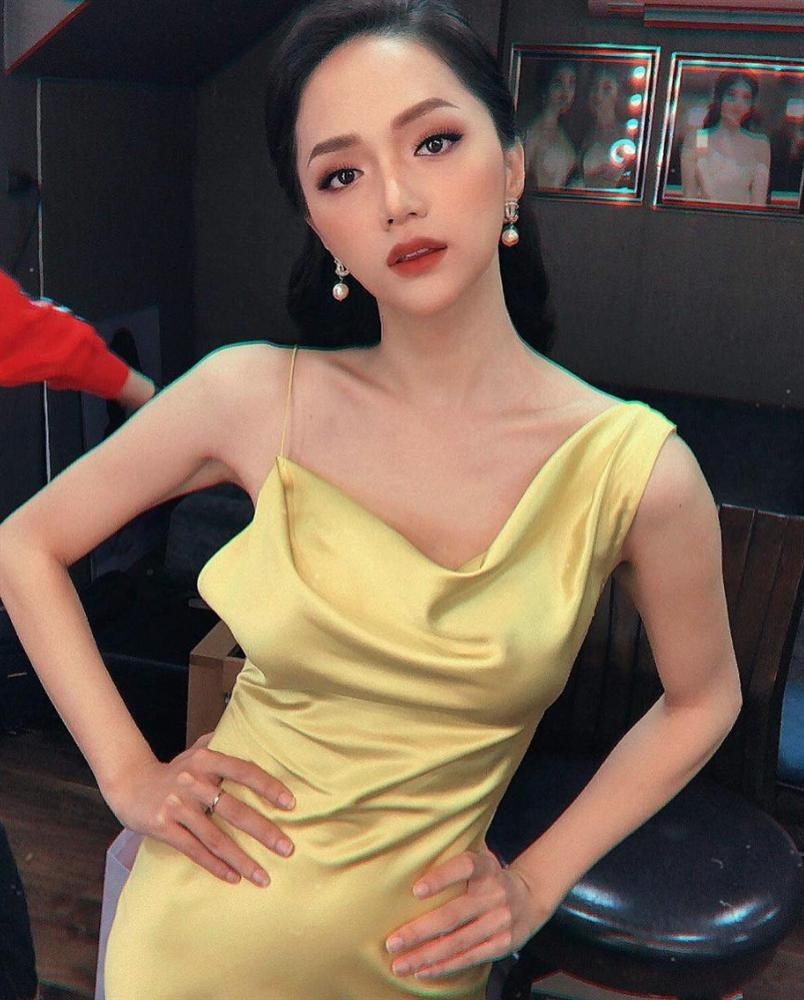 Tuy nhiên kể từ khi đăng quang Hoa hậu Chuyển giới Quốc tế 2018 cho tới nay, người đẹp Hà thành sụt cân quá nhiều. Gương mặt vẫn xinh đẹp nhưng thân hình Hương Giang không còn sức sống như trước.