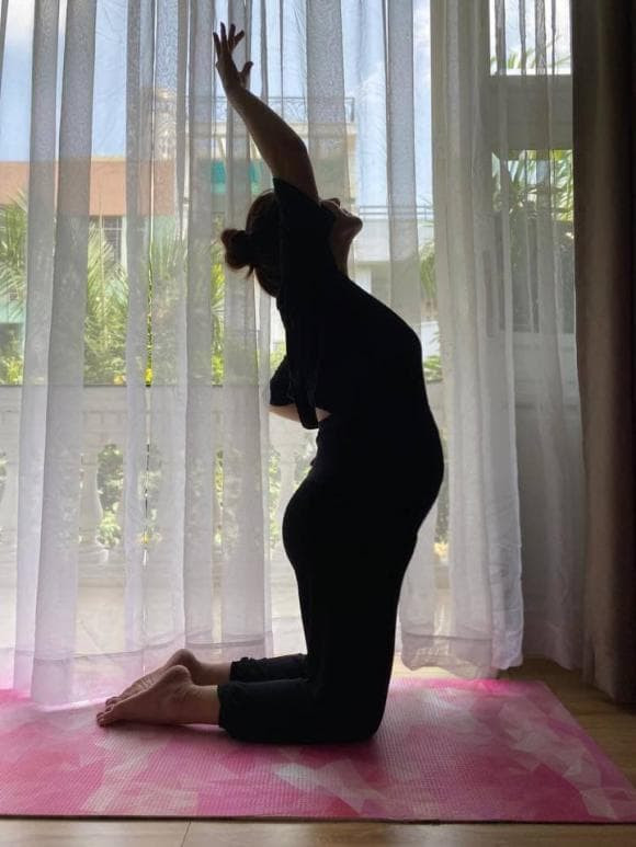 Vy Oanh binh tinh dap tra cuc gat khi bi hoi chuyen doi tu-Hinh-6