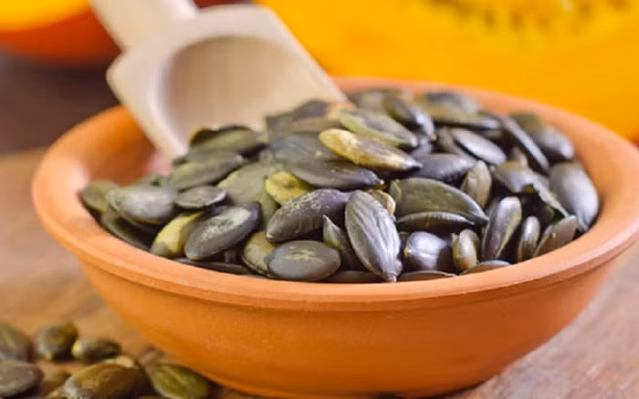 Ăn hạt bí ngô ngày Tết lưu ý 4 việc kẻo hại cơ thể - Hình 2 An hat bi ngo ngay Tet luu y 4 viec keo hai co the-Hinh-2