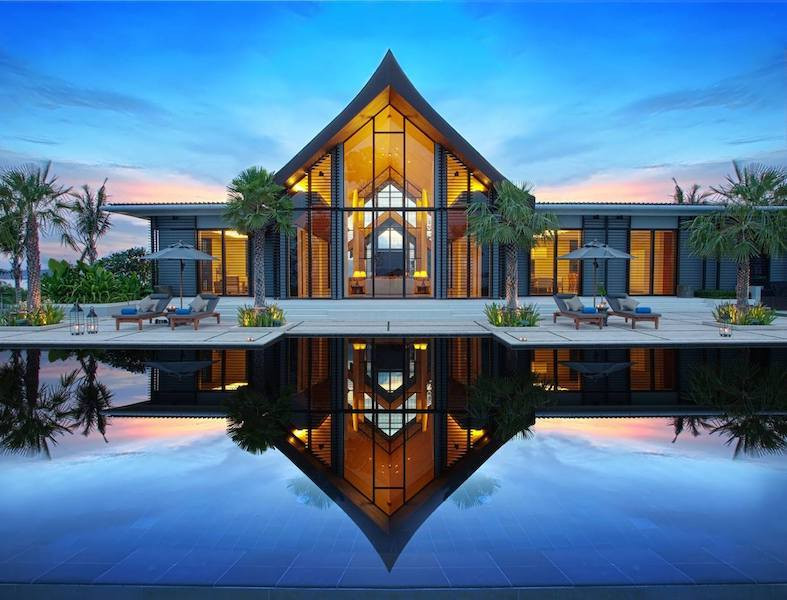 Mẫu biệt thự nhà vườn 1 tầng này mang phong cách kiến trúc Châu Âu, không gian mở sang trọng đầy sống động.