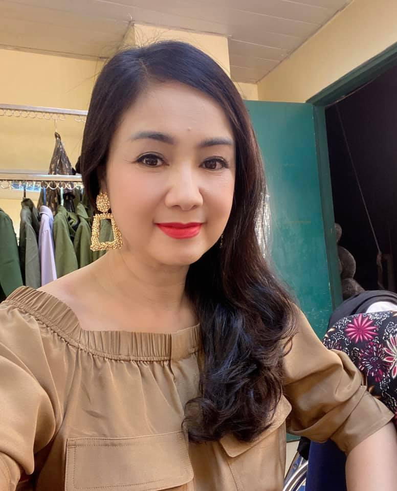 Dù đã 52 tuổi nhưng NSND Thu Hà vẫn giữ được nhan sắc trẻ trung ngỡ ngàng.