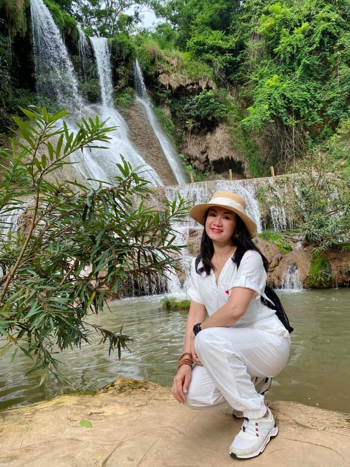 Nữ diễn viên "Hướng dương ngược nắng" cho biết một trong những bí quyết khiến cô duy trì vóc dáng cân đối chính là rất chăm đạp xe mỗi tối khi Hà Nội chưa giãn cách.