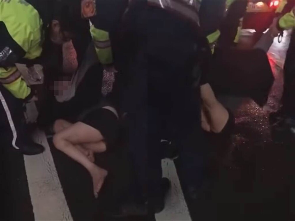 Co gai mac noi y len vao xe gay roi, chu xe xu ly bat ngo-Hinh-2