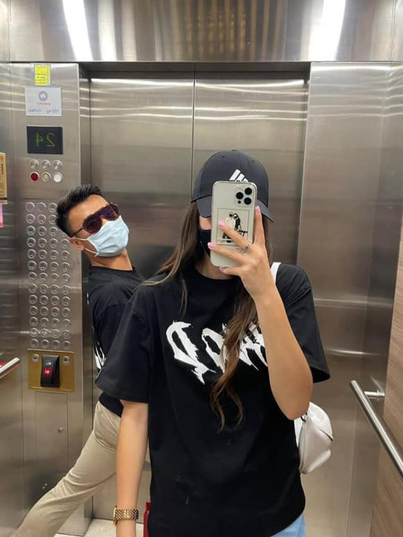 Dianka hết lời khen Bùi Tiến Dũng là 'người đàn ông tuyệt vời nhất', luôn yêu thương, chiều chuộng, quan tâm và thấu hiểu cô. Cặp đôi có nhiều sở thích chung như ăn uống, vui chơi, chụp ảnh và tập gym...