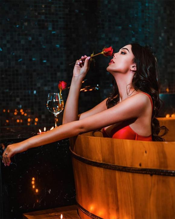 Dianka là người mẫu thuộc công ty quản lý Mix Models, từng hoạt động ở nhiều quốc gia như Thổ Nhĩ Kỳ, Đức, Latvia, Singapore, Malaysia...