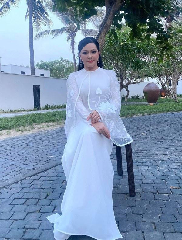 Những hình ảnh gợi nhớ nhan sắc ngày trước của nữ ca sĩ đình đám luôn được người hâm mộ đăng tải lại và giành không ít lời khen có cánh cho cô. Có thể nói vẻ đẹp được xem là biểu tượng cùng giọng hát ngọt ngào đã tạo nên một ngôi sao độc nhất vô nhị mang tên Như Quỳnh trong lòng người hâm mộ. Sau hơn 3 thập kỷ mái tóc dài thướt tha vẫn được cô dưỡng và chăm chút tỉ mỉ, chúng như là điểm nhận diện nên vẻ đẹp bất hữu của người đẹp 7X theo nhiều thế hệ khán giả khác nhau. 