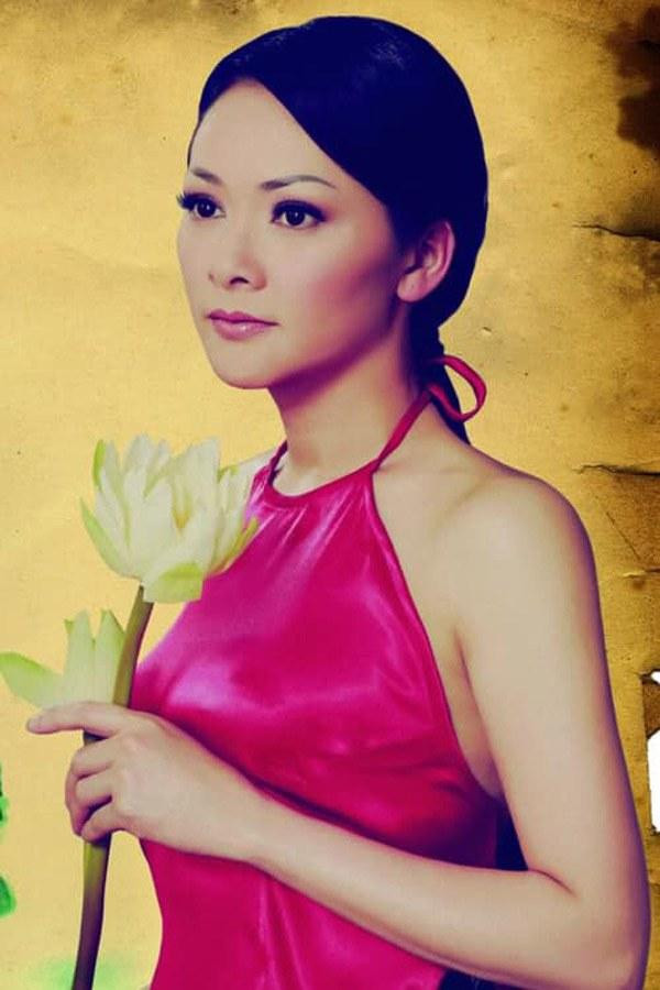 Gương mặt thanh thoát với các tỷ lệ cân xứng.