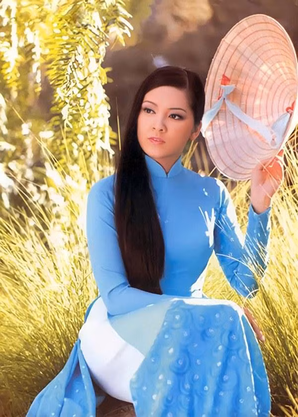 Vóc dáng thon gọn với chiếc eo nhỏ nhắn của Như Quỳnh.