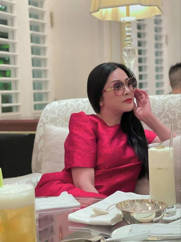 hư Quỳnh ngoài đời sành điệu và ngọt ngào đúng chuẩn một ngôi sao của làng nhạc Việt.