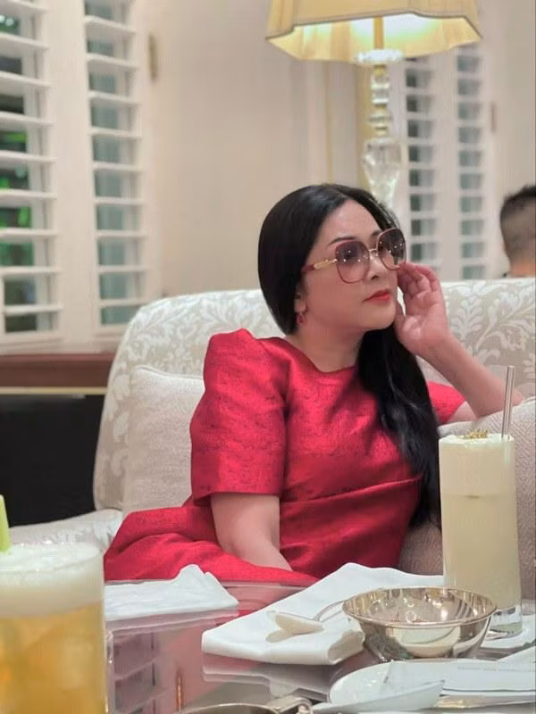 Như Quỳnh ngoài đời sành điệu và ngọt ngào đúng chuẩn một ngôi sao của làng nhạc Việt.