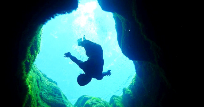 Nằm cách Austin chưa đầy một giờ đồng hồ, giếng Jacob đã trở thành một trong những hồ bơi trên đồi nổi tiếng nhất ở Texas. Những người yêu thích bơi lội thích cảm giác hồi hộp khi lơ lửng trên một cái hố sâu 10 mét này. Đây là địa điểm “tử thần” nhưng thu hút rất nhiều thợ lặn dày dặn kinh nghiệm khám phá.