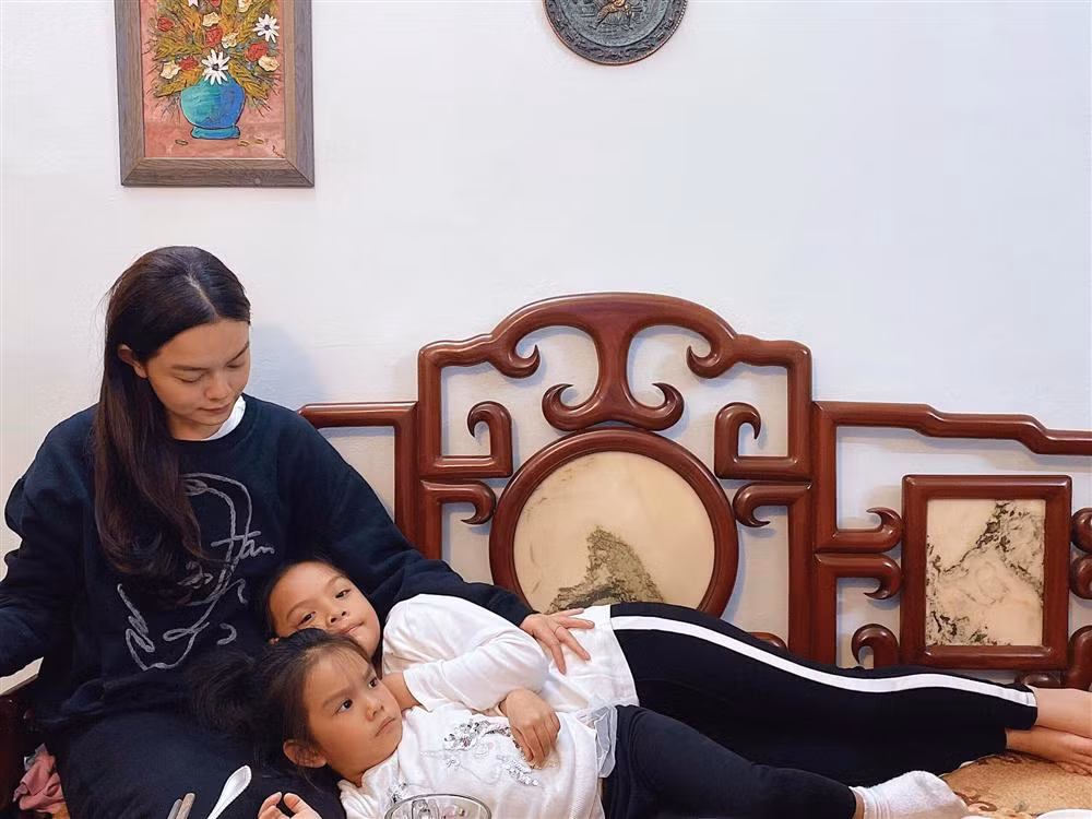 Pham Quynh Anh bi cong an giao thong kiem tra nong do con-Hinh-2