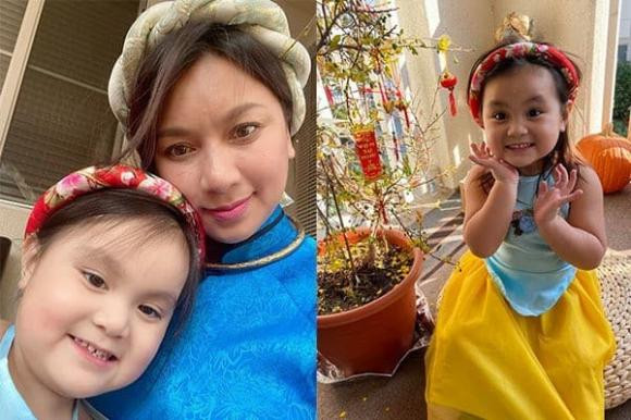 Trên trang cá nhân của mình, Y Phụng thường chia sẻ những khoảnh khắc bên con gái rượu. Cô muốn ghi lại sự trưởng thành từng ngày của bé. Paris được bố mẹ chăm sóc chu đáo, thừa hưởng nền giáo dục theo phong cách nước ngoài nhưng không đánh mất giá trị truyền thống gốc Việt. Y Phụng tiết lộ rằng, từ ngày có công chúa nhỏ, cuộc sống của cô hoàn toàn bị đảo lộn. 