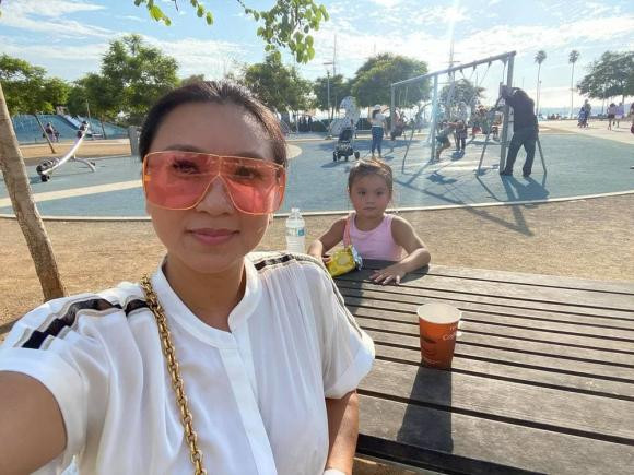 Cô chú trọng việc dạy con tự lập và giúp con năng động trong cuộc sống.