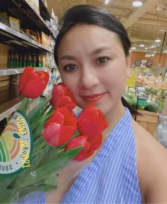 Cô cũng đang trên hành trình lấy lại vóc dáng sau sinh và chờ đến khi Paris vào trường học thì có thể tập trung hơn cho hoạt động nghệ thuật của mình.