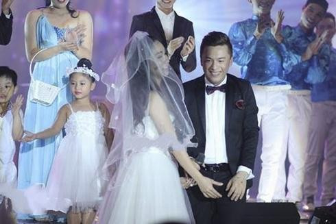 hoảnh khắc gây hiểu nhầm "không muốn nhìn lại" của Lam Trường.