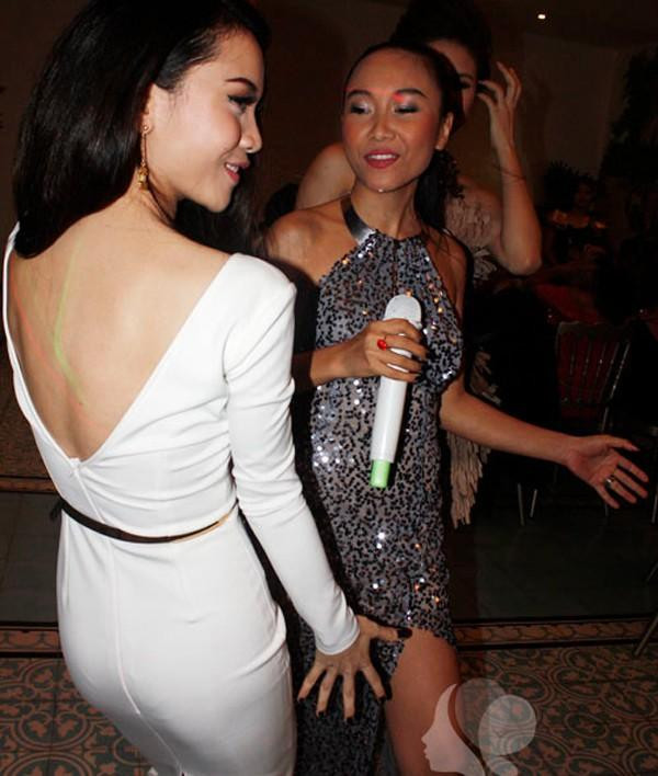 ến Nhi cũng từng gây hiểu nhầm với hình ảnh "bàn tay hư" với đàn chị Đoan Trang.