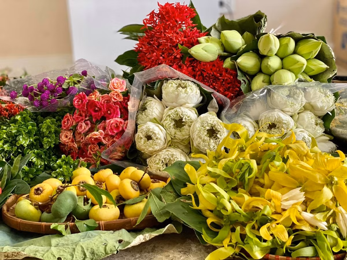 Muốn có mẹt hoa đẹp cúng rằm, khách phải đặt trước mấy hôm, thậm chí là cả tuần mới có.