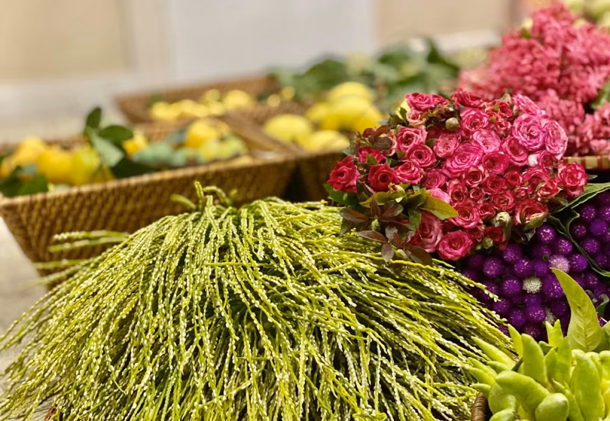 Được "săn lùng" nhiều nhất là hoa cau, hoa ngọc lan, hoa sen, hoa nhài, hoa huệ, hoa móng rồng...