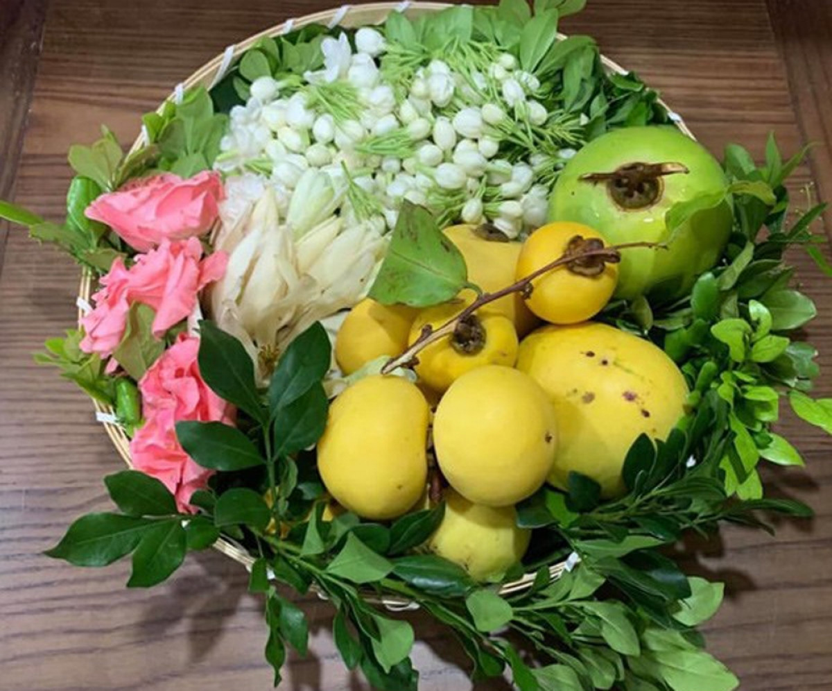 Nhiều người tìm mua hoa quê khiến nhiều cửa hàng phải từ chối vì quá tải.