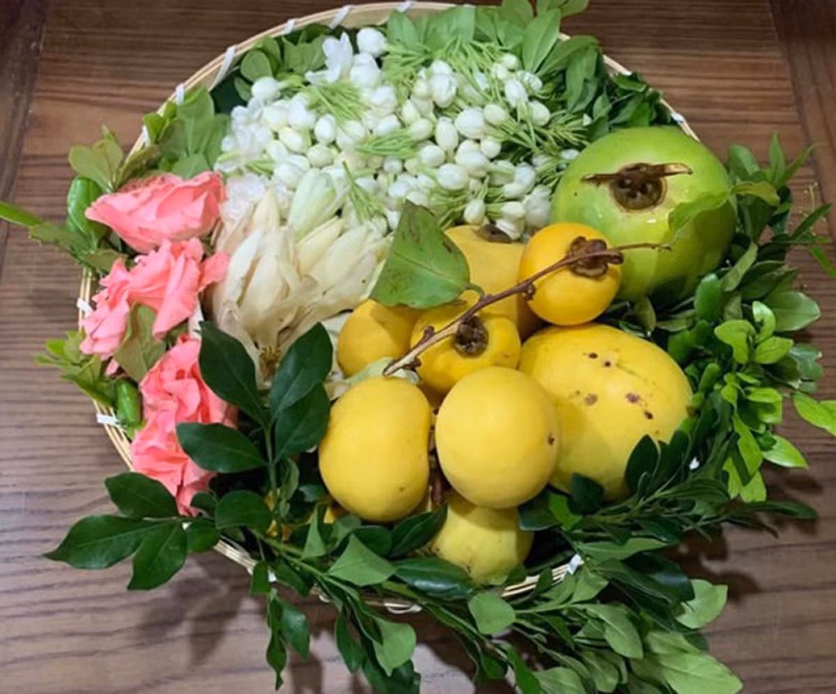 Nhiều người tìm mua hoa quê khiến nhiều cửa hàng phải từ chối vì quá tải.