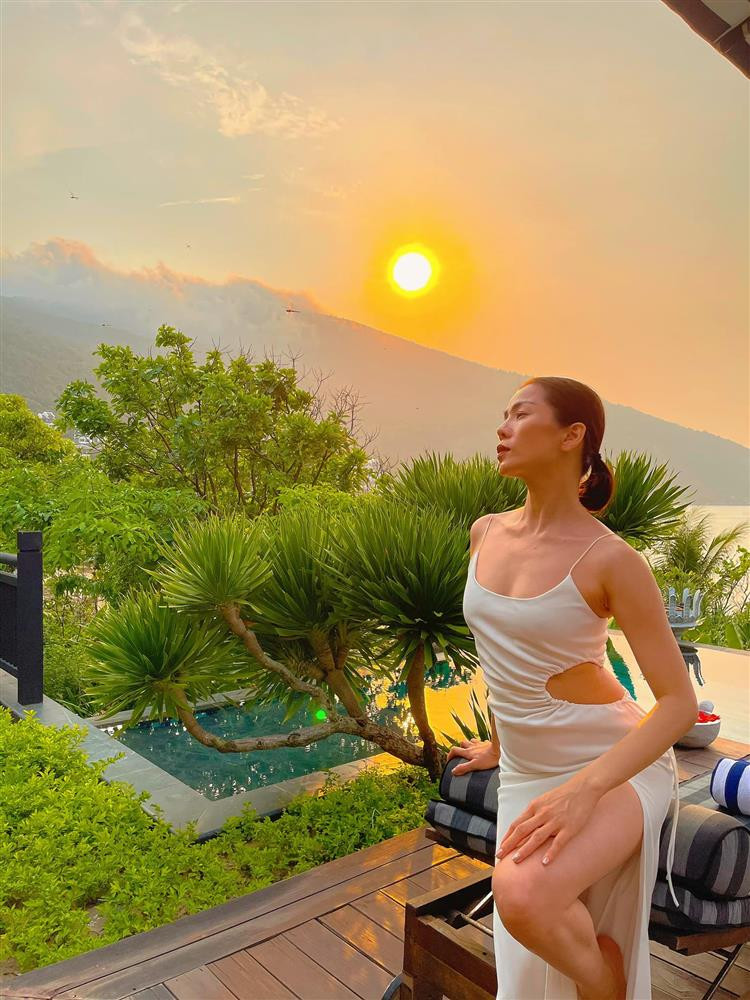 ó thể khẳng định body Lệ Quyên là hoàn toàn tự nhiên.