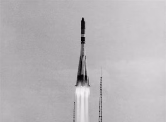 Con tàu đầu tiên "ghé thăm" sao Kim là Mariner 2 của NASA năm 1962. Năm 1970, tàu Venera 7 của Liên Xô cũng khám phá thành công bề mặt hành tinh này. Trong ảnh là tàu Venera 7 được phóng ngày 17/8/1970.