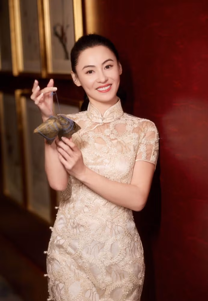 Hiện tại, Trương Bá Chi một mình nuôi 3 con trai, trong đó danh tính cha của đứa trẻ thứ 3 vẫn là bí mật. Tạ Đình Phong vẫn gửi vợ cũ chu cấp hàng tháng, đồng thời để lại hết tài sản cho 2 con Lucas và Quintus.