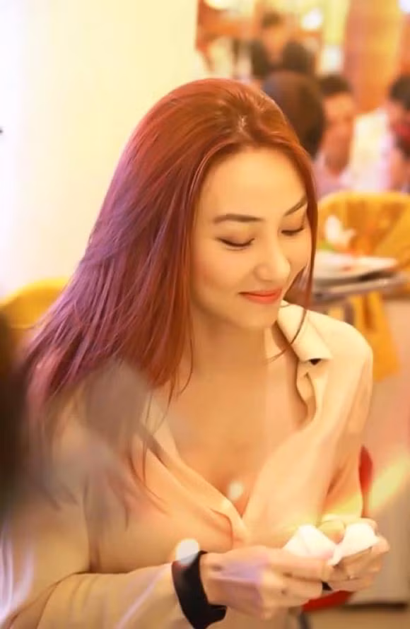 Bat ngo bi chup len, nhan sac cua Ngan Khanh ra sao o tuoi 35?-Hinh-2