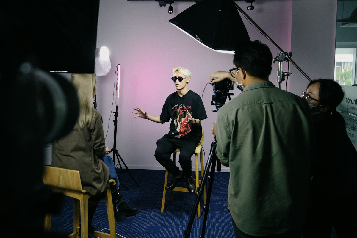 Hiện tại, Wren Evans đang hẹn hò Mỹ Anh - con gái diva Mỹ Linh. Hai người bắt đầu thân thiết nhờ chung sở thích âm nhạc. Trả lời Zing, nam ca sĩ cho biết anh và bạn gái vừa đồng hành giúp đỡ, vừa là đối thủ cạnh tranh trên con đường nghệ thuật.