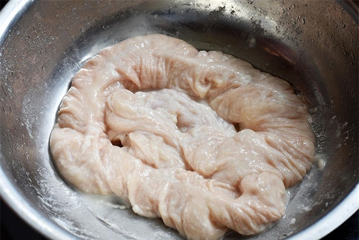 Rửa lòng già bằng nguyên liệu này 5 phút sạch bong, hết mùi - Hình 4 Rua long gia bang nguyen lieu nay 5 phut sach bong, het mui-Hinh-4